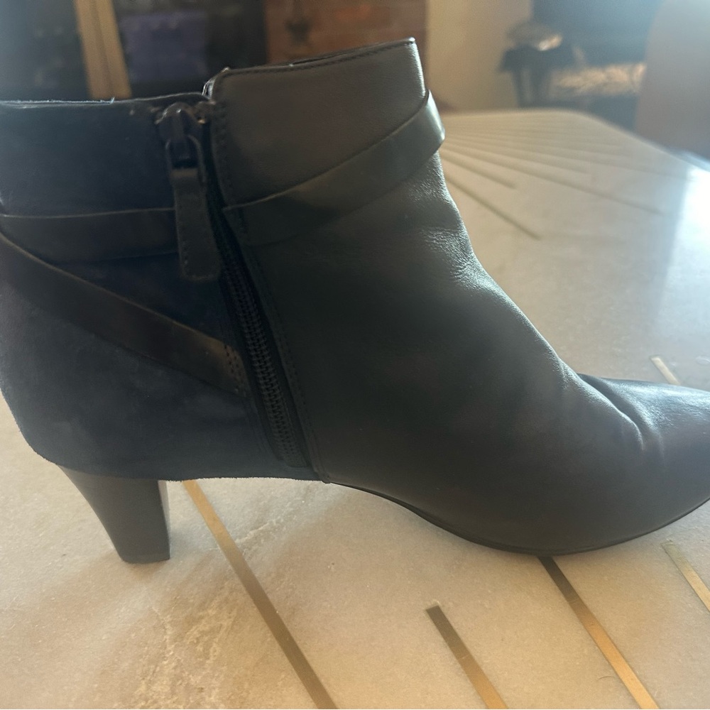 Navy leather Cole Haan size 10 booties suede on back. Like new. - Picture 7 of 8